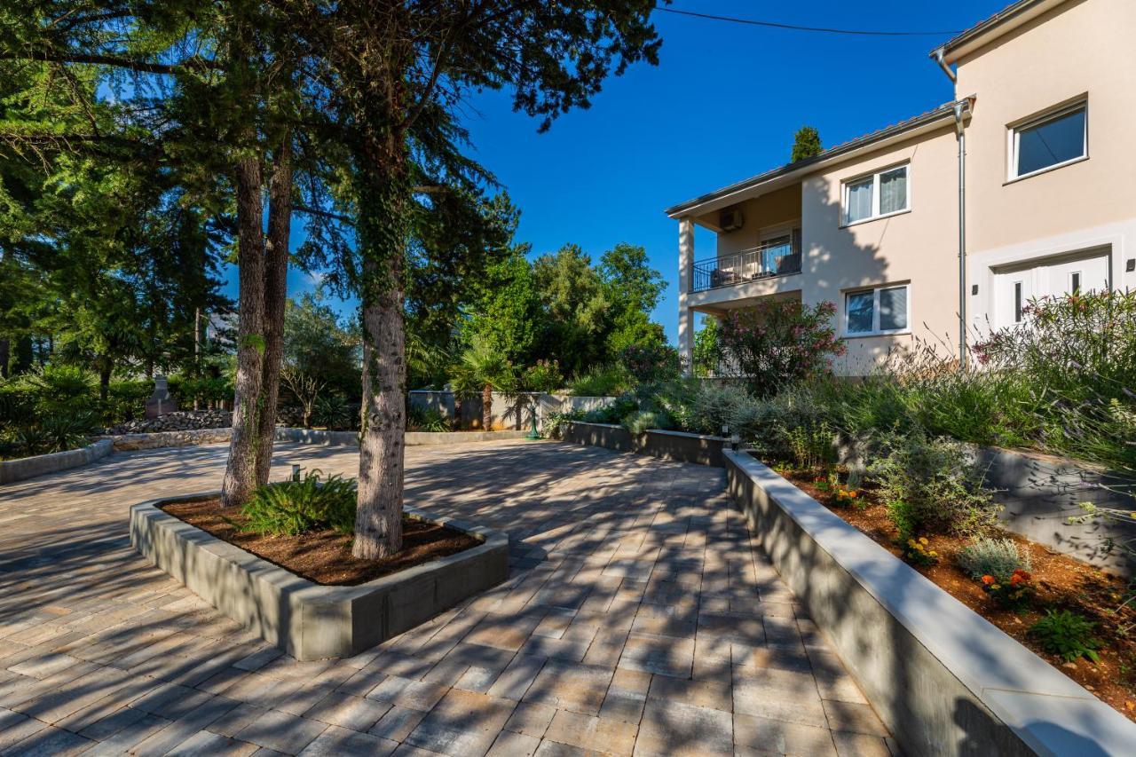 Apartment Nada 1 Малинска Екстериор снимка