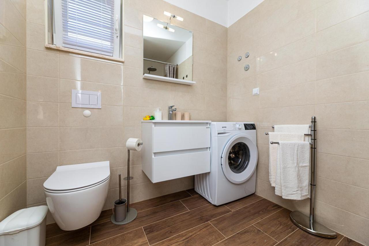 Apartment Nada 1 Малинска Екстериор снимка