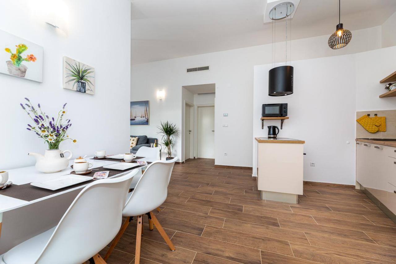 Apartment Nada 1 Малинска Екстериор снимка
