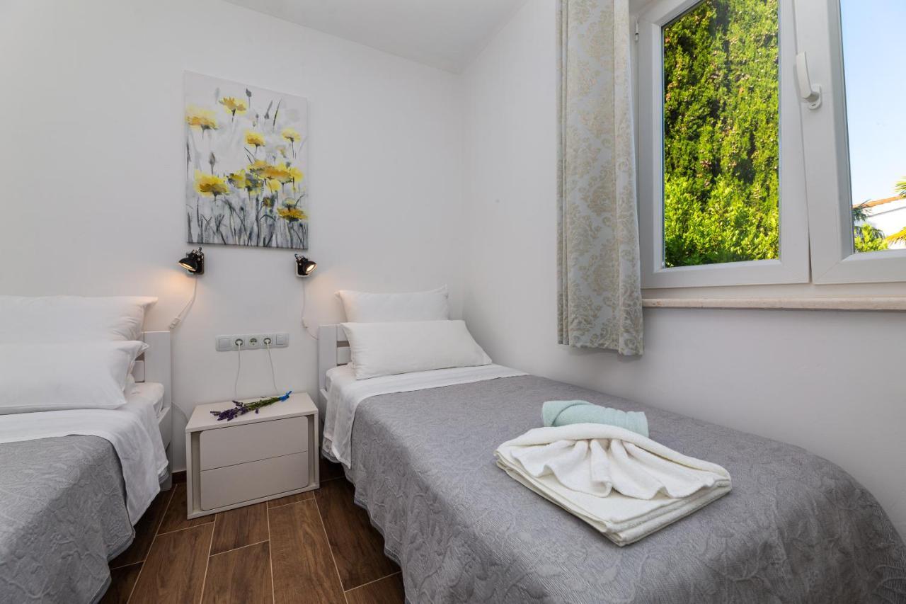 Apartment Nada 1 Малинска Екстериор снимка