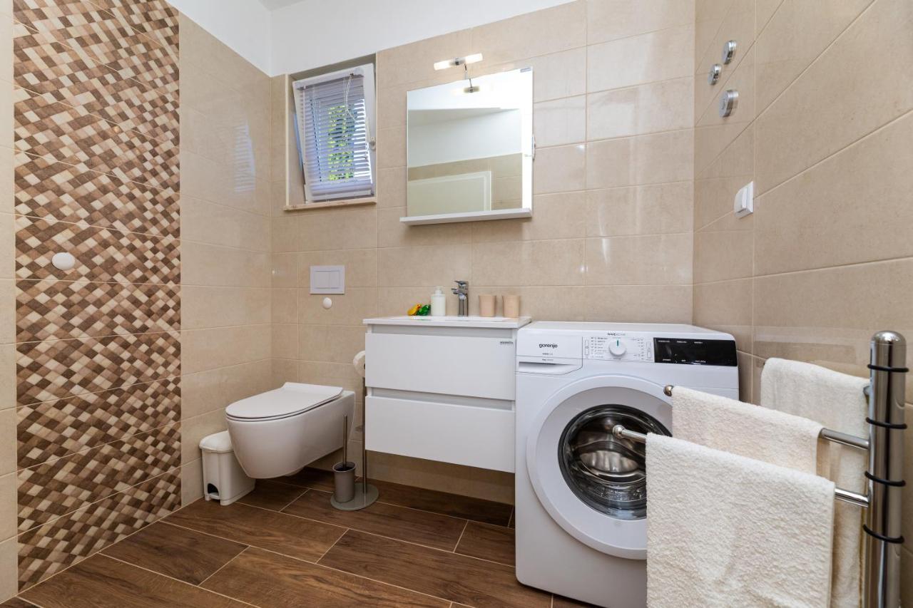 Apartment Nada 1 Малинска Екстериор снимка