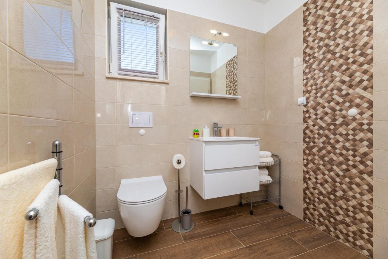 Apartment Nada 1 Малинска Екстериор снимка