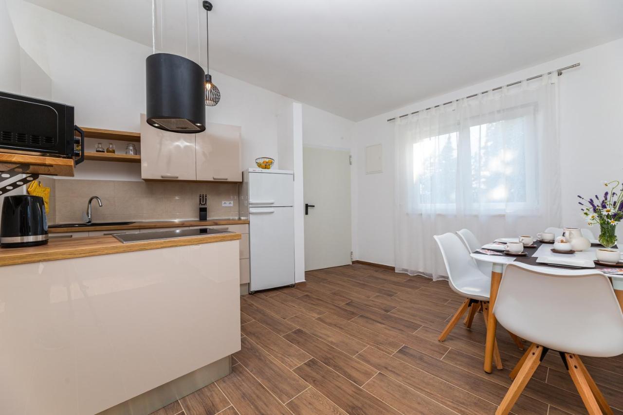 Apartment Nada 1 Малинска Екстериор снимка