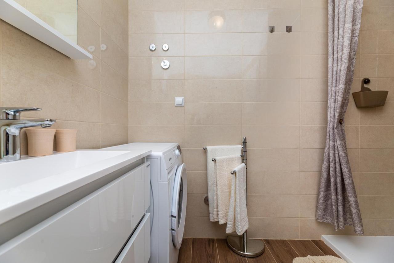 Apartment Nada 1 Малинска Екстериор снимка