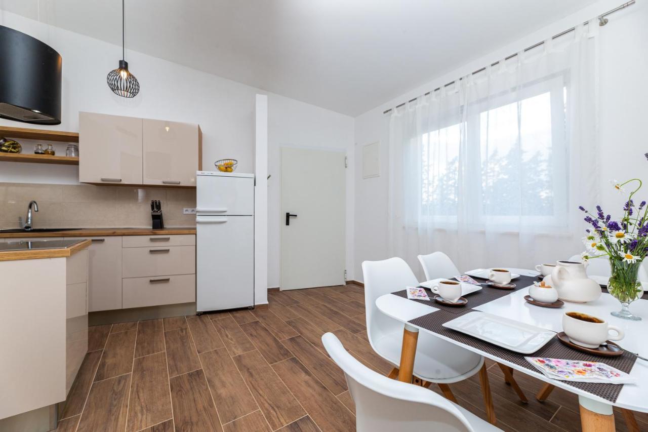 Apartment Nada 1 Малинска Екстериор снимка